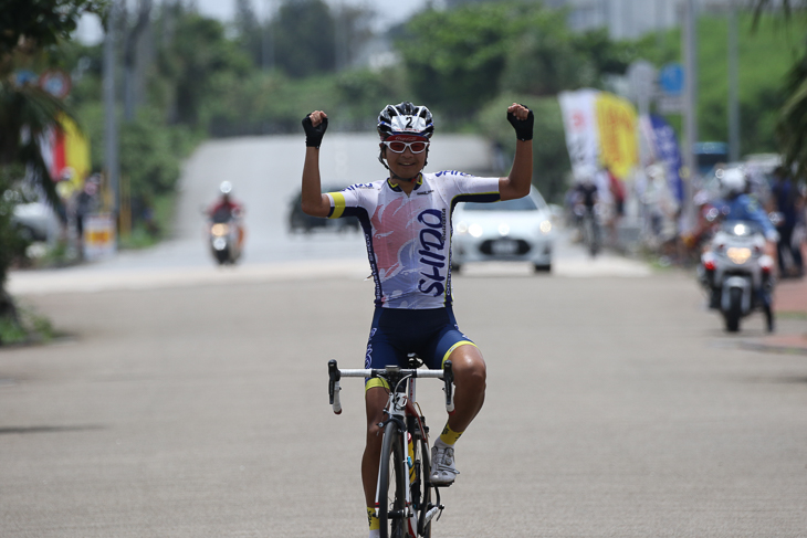 184kmで圧倒的な逃げ勝利を飾った中尾 峻(Team SHIDO)