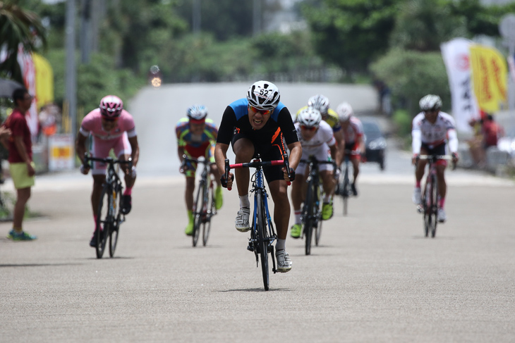 184kmのメイン集団のゴールスプリント