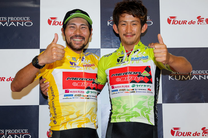 ツール・ド・熊野プロローグ優勝の阿部嵩之（宇都宮ブリッツェン）と第３ステージで優勝する大久保陣（宇都宮ブリッツェン）