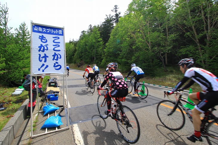 「ここからもがけ!!」山岳スプリット賞の開始地点