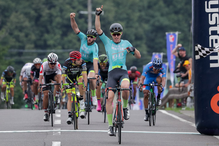 ジェシー・ケリソン(ステイトオブマター・マープ)が優勝しリーダーに