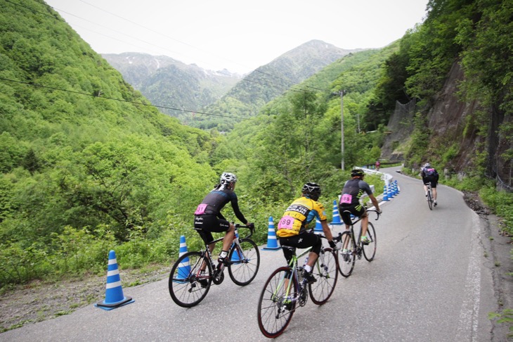 遠くに木曽駒ヶ岳の頂気を望む絶景