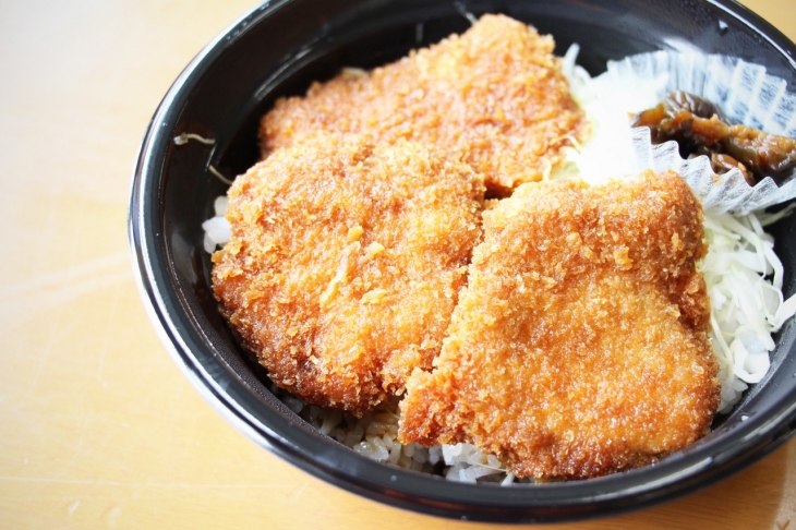名物のソースカツ丼(普通はロースだが、脂身の少ないヒレ肉に変更されていた)。美味