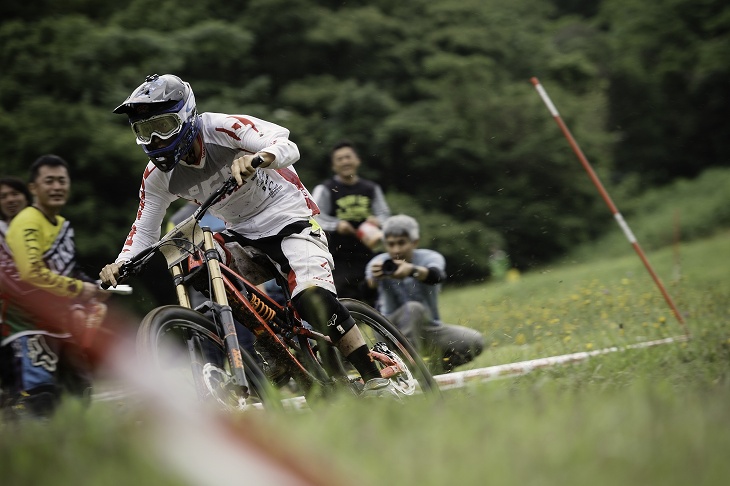 十種ヶ峰のプロクラスを制したのは清水一輝（PATROL FJC MOUNTAIN)。アジアチャンピオンの実力を見せつけた。