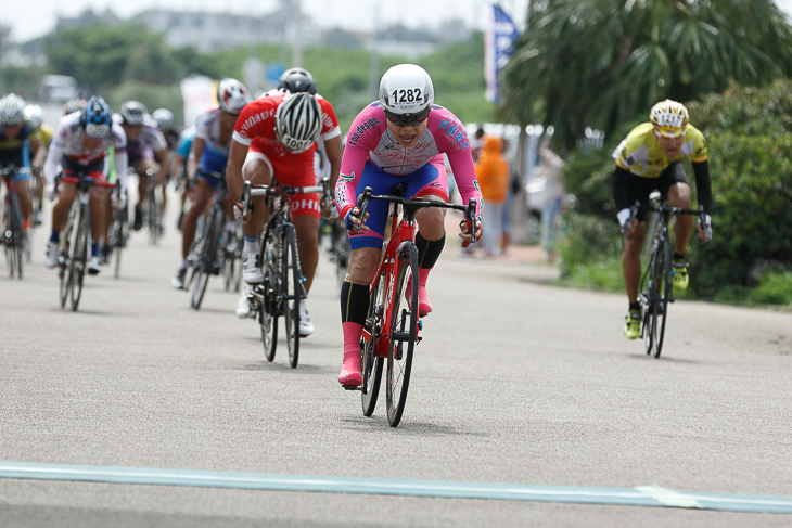 114kmクラスの先頭集団のゴールスプリント