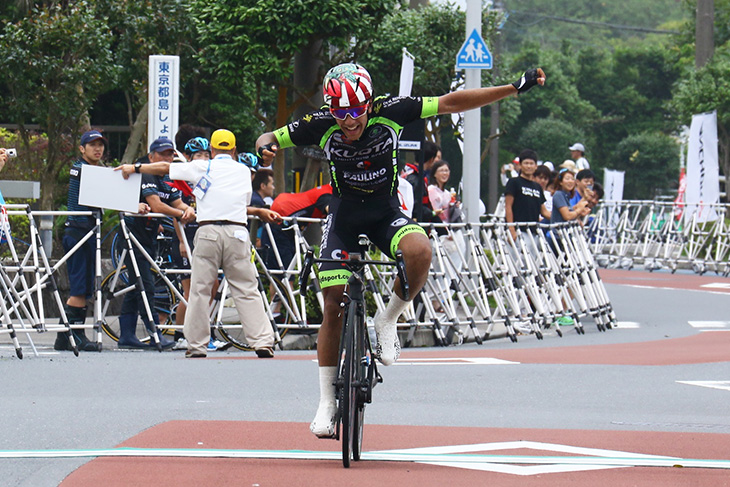 独走で優勝を決めた小林海（Team KUOTA C.PAULINO）