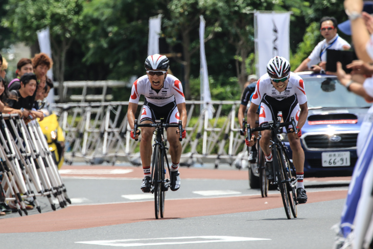 西薗良太と初山翔のブリヂストンアンカー2人でスプリントを争う