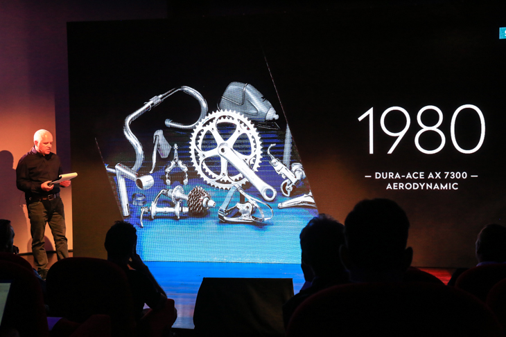 歴代のデュラエースが紹介された。写真はエアロ形状を突き詰めた1980年のAX