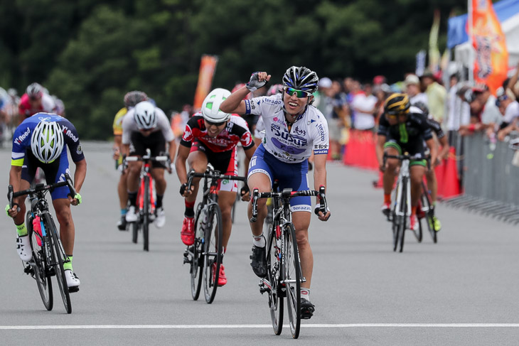 E2クラスタ 津末浩平(津末レーシング)が優勝