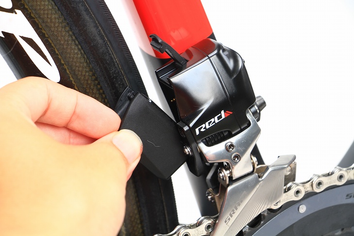 輝く高品質な自転車SRAM RED eTap ユニークな操作方式とセットアップ方法を徹底解剖