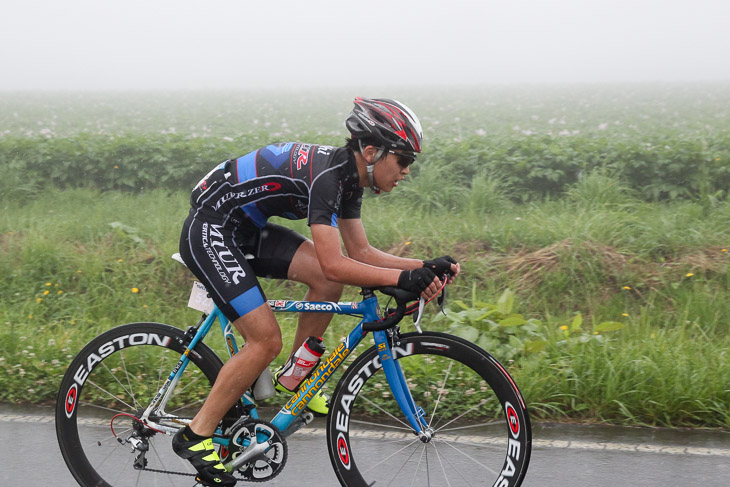 70km　58km地点、逃げ続ける池辺刀那（MUUR-ZERO）