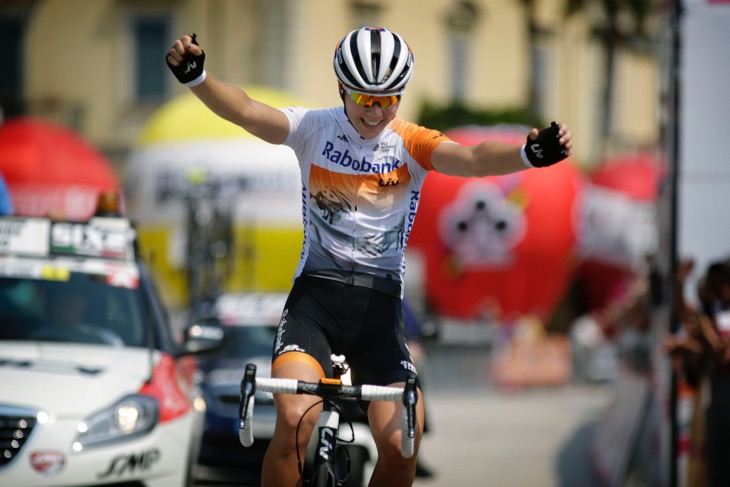 独走勝利を飾ったタリタ・デヨング(オランダ、ラボバンク・リブ)