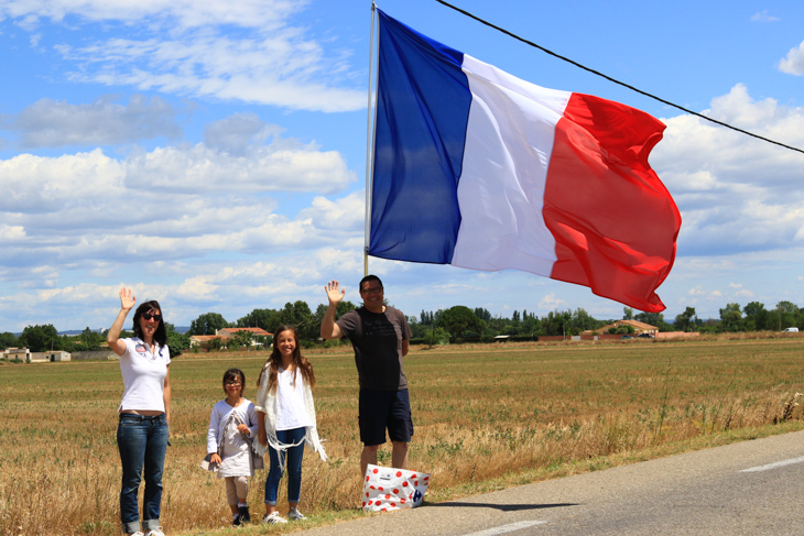 フランス革命記念日を祝う国旗があちこちに