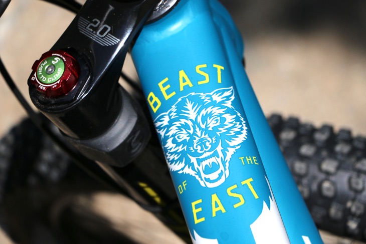 27.5+のリジットバイクBEAST OF THE EAST。ヘッドチューブでは猛獣が睨みを利かす