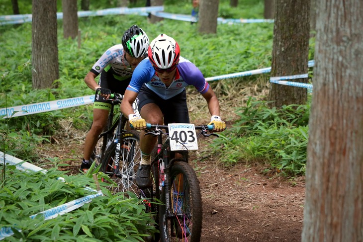 男子U23 前田公平(BiORACER/Thompson)と竹内遼(MIYATA-MERIDA BIKING TEAM)が2位グループを形成