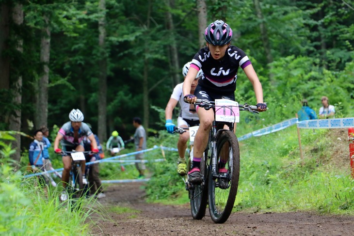 女子エリート　先頭を追う武田和佳（Liv）