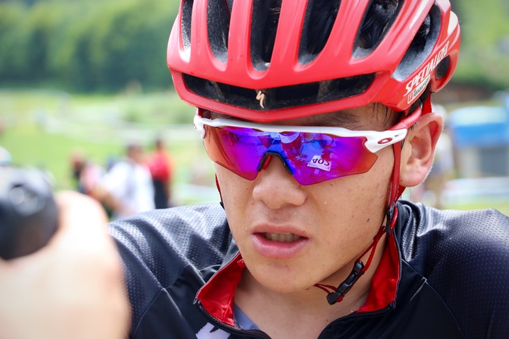 平林安里(SPECIALIZED RACING JAPAN)がゴール直後のインタビューに答える