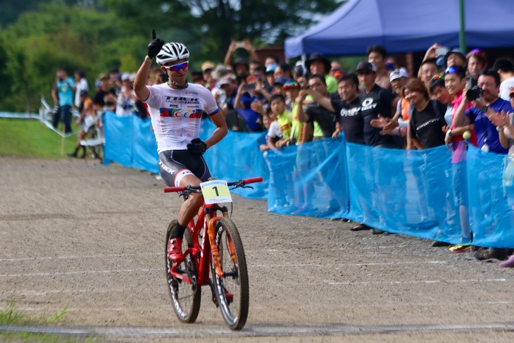 山本幸平(Trek Factory Racing)がフィニッシュ