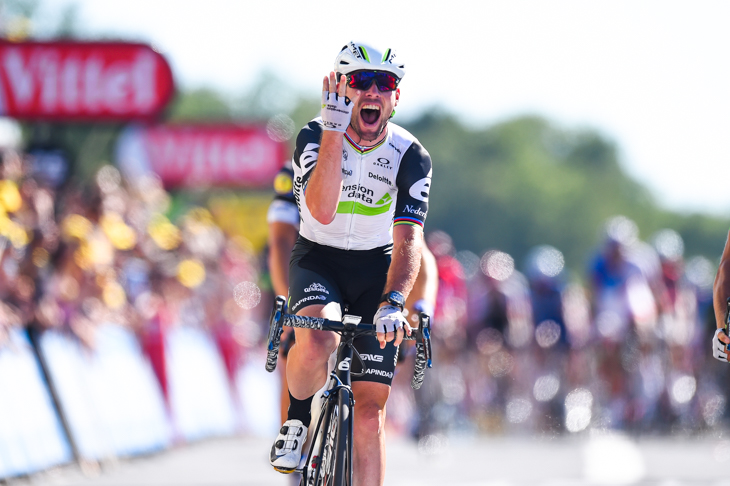 移籍初年の2016年ツール・ド・フランスで勝利するマーク・カヴェンディッシュ（イギリス、ディメンションデータ）