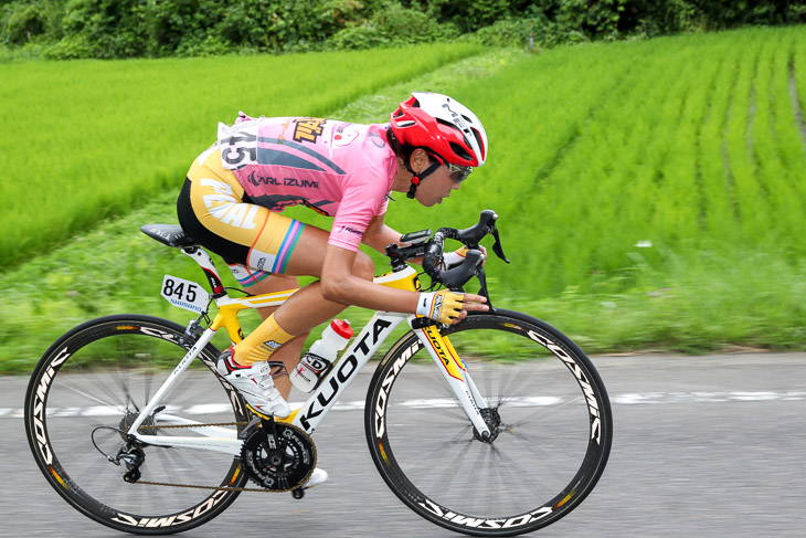 F/ジュニア女子 ラスト1周を逃げる唐見実世子(弱虫ペダルサイクリングチーム)