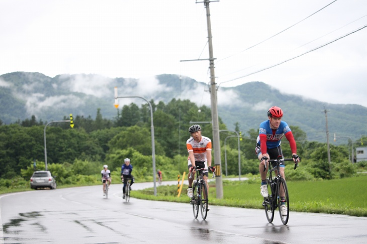 雨上がりに立ちこめる草いきれのなかを駆け抜ける Cyclowired