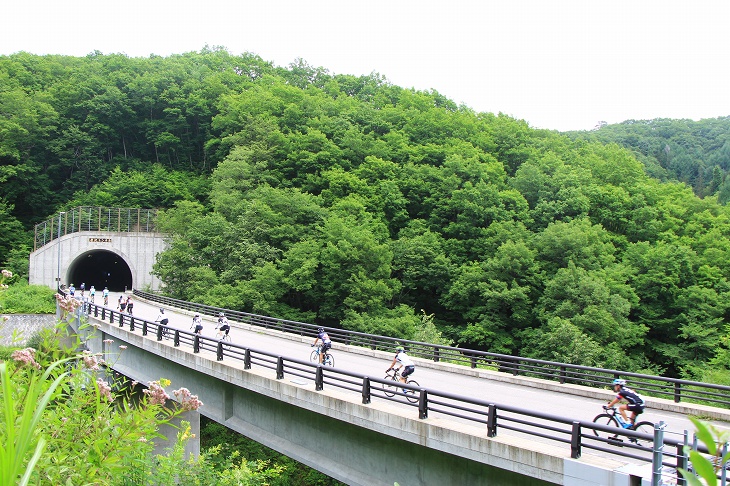 唐沢峠のピークはこの橋が目印だ