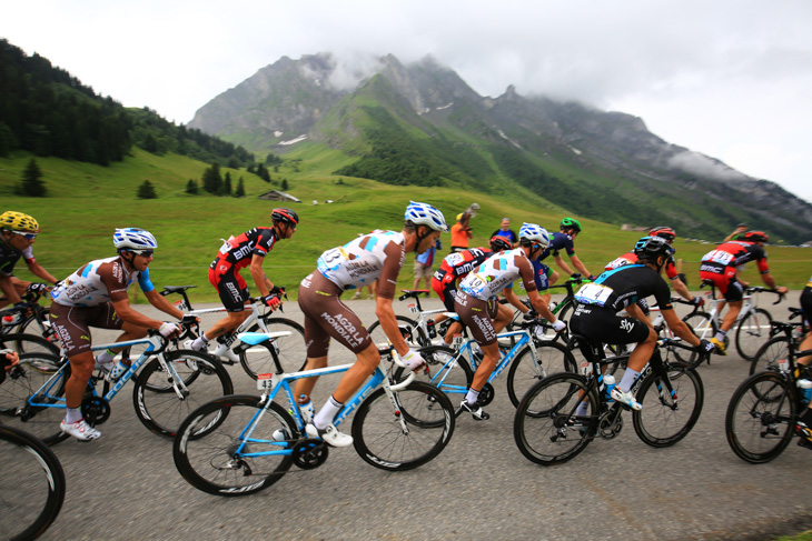 雨に濡れた峠の危険なダウンヒル 二兎を追ったアスタナの作戦は結実せず ツール・ド・フランス2016第20ステージ現地レポートby綾野 真  cyclowired