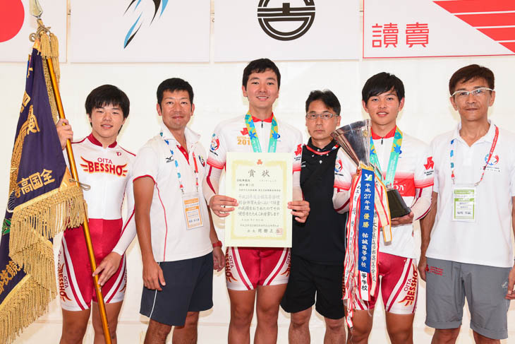 トラック競技総合 優勝した別府商・別府翔青