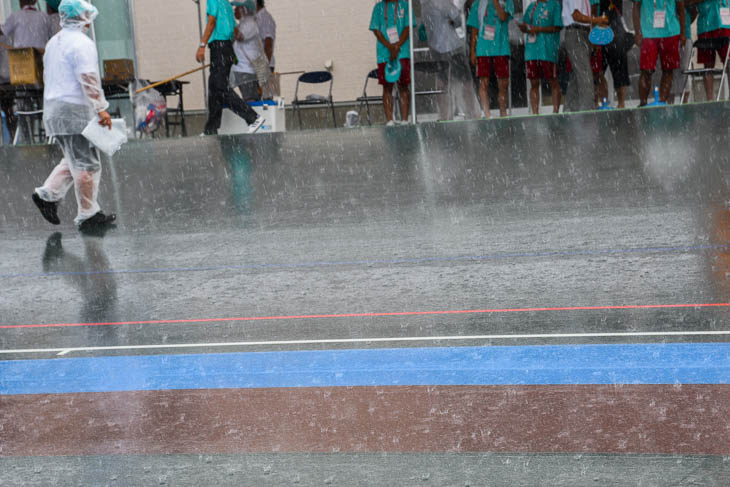 1kmタイムトライアルを中断するほどになった大雨