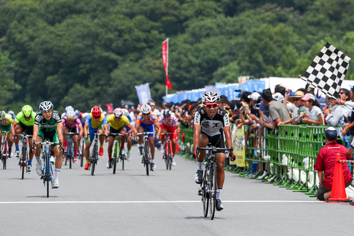 ラスト3kmで抜け出した浜田大雅（藤井寺工科）が2位、スプリントを制した日野泰静（松山城南）が3位