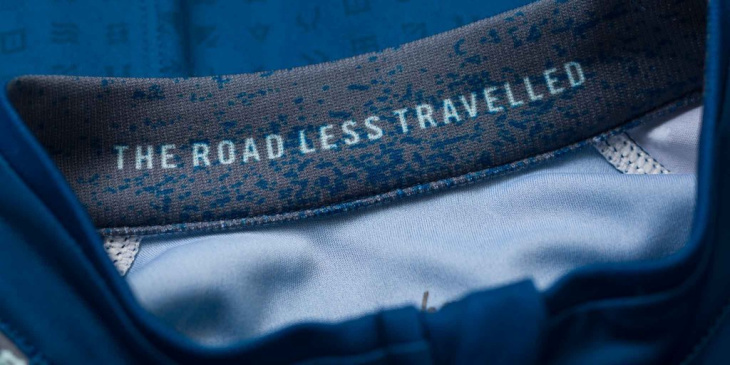 「THE ROAD LESS TRAVELLED」