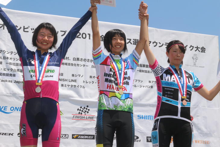 女子ユース(14-16) 表彰　川口 うらら（兵庫県 sonic-racing）が優勝