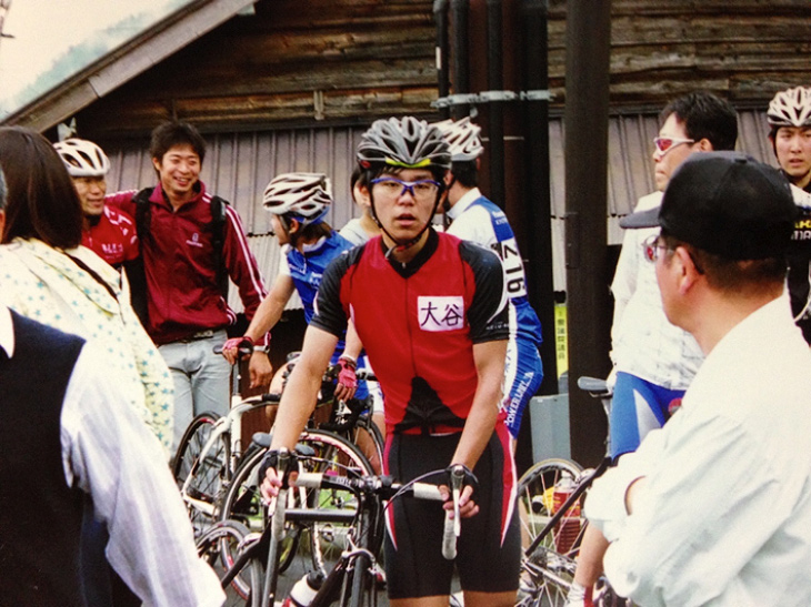 初めての高体連のレース後。後ろには未来の監督、秋田さんが