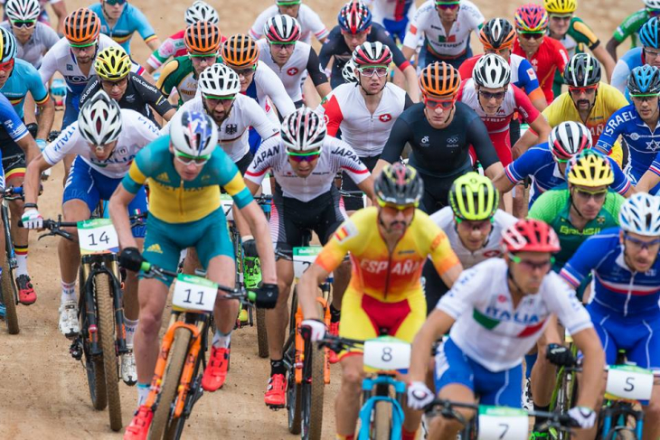MTBクロスカントリー男子がスタート。山本幸平(日本)が好スタートを切る