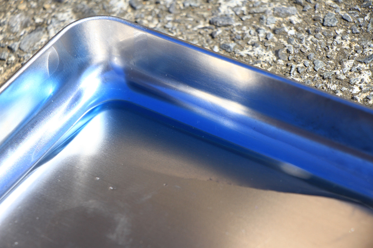 ディグリーザーは青みがかった低揮発性の液体となっている