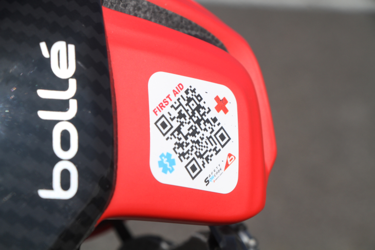 万が一の落車時などに素早い救護活動を受けられるよう、QRコードには個人情報を登録しておくことができる(現在は外国語のみ対応)
