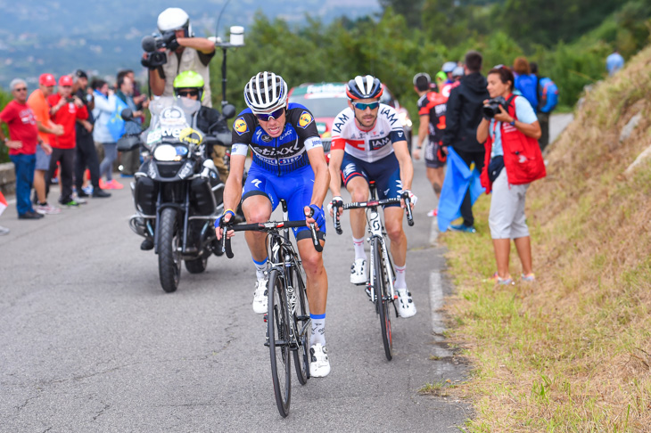 2級山岳ナランコ峠でペースを上げるダビ・デラクルス(スペイン、エティックス・クイックステップ)