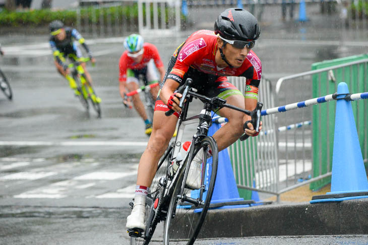 P1　増田成幸（宇都宮ブリッツェン）が仕掛けると、ホセ・ビセンテ・トリビオ（マトリックスパワータグ）が追う