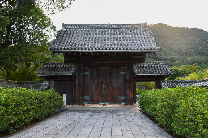 大会名にもなっている「藩庁門」とは、山口県庁敷地内にある「旧山口藩庁門」の事。山口県の有形文化財に指定されている。
