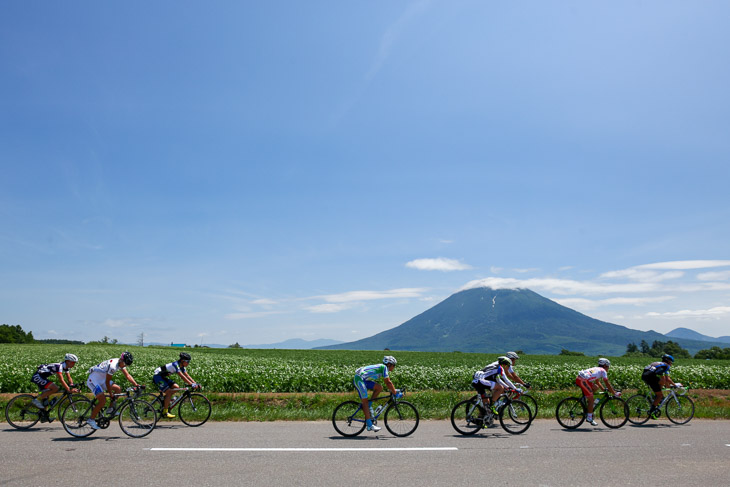 第4ステージ37km地点、ジャガイモ畑が広がる。ニセコクラシック2015より