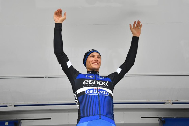 表彰台に上がるマルセル・キッテル(ドイツ、エティックス・クイックステップ)