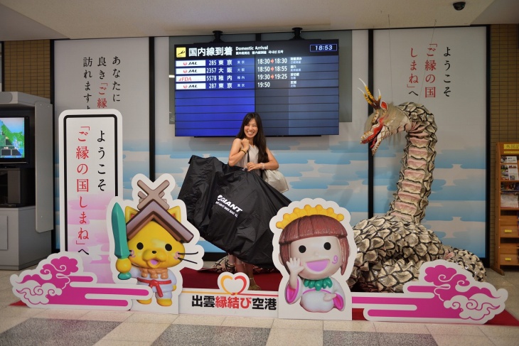 しまねっこ、いなた姫、出雲オロチとLivとで記念撮影~!