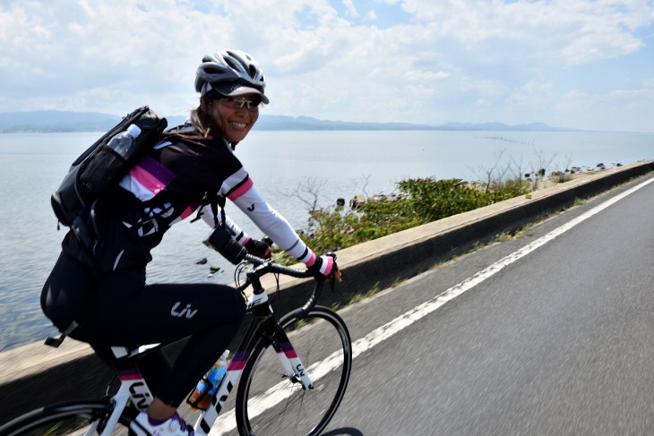 キラキラの湖面を受けながらのサイクリングは最高に気持ちいい!!!