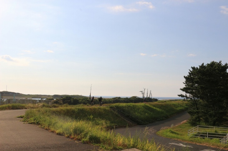 海から反射する光で明るくなる空…ここが出雲だからでしょうか？神々しさを感じます