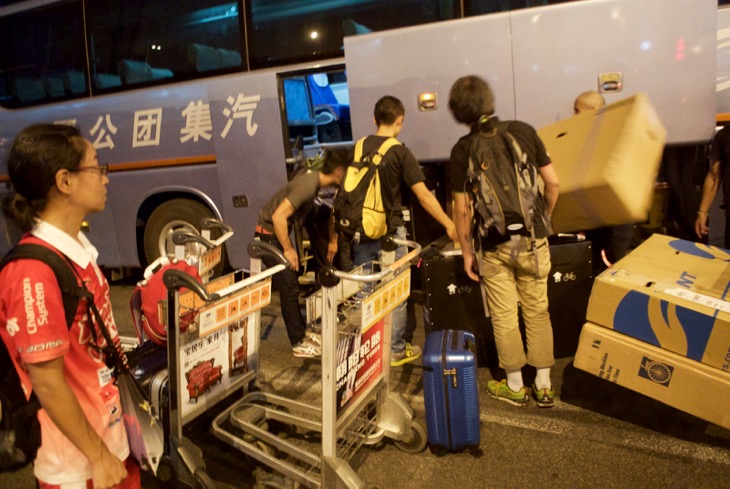 オーストラリアチームと大量の荷物をバスに詰め込んで移動する。通訳がついていたのでスムーズだった
