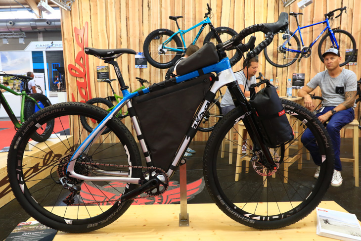 バイクパッキング仕様のサルサのグラベル系29インチバイクはロードそれともMTB?