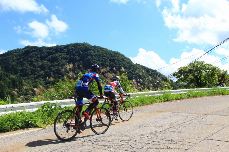 本格的な山岳がいくつも現れる北アルプス山麓グランフォンド