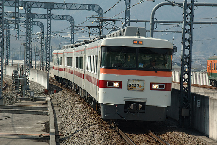 ※列車はイメージ