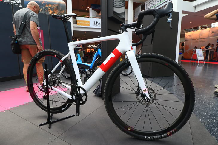ユーロバイクアワードを獲得した3Tのグラベルロード「EXPLORO(写真はベーシックグレードのTEAM)」