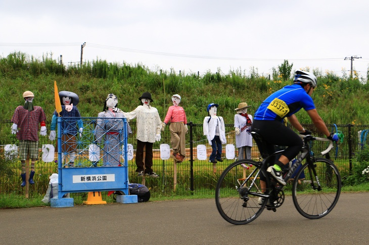 コース最奥部では謎の案山子が応援してくれる